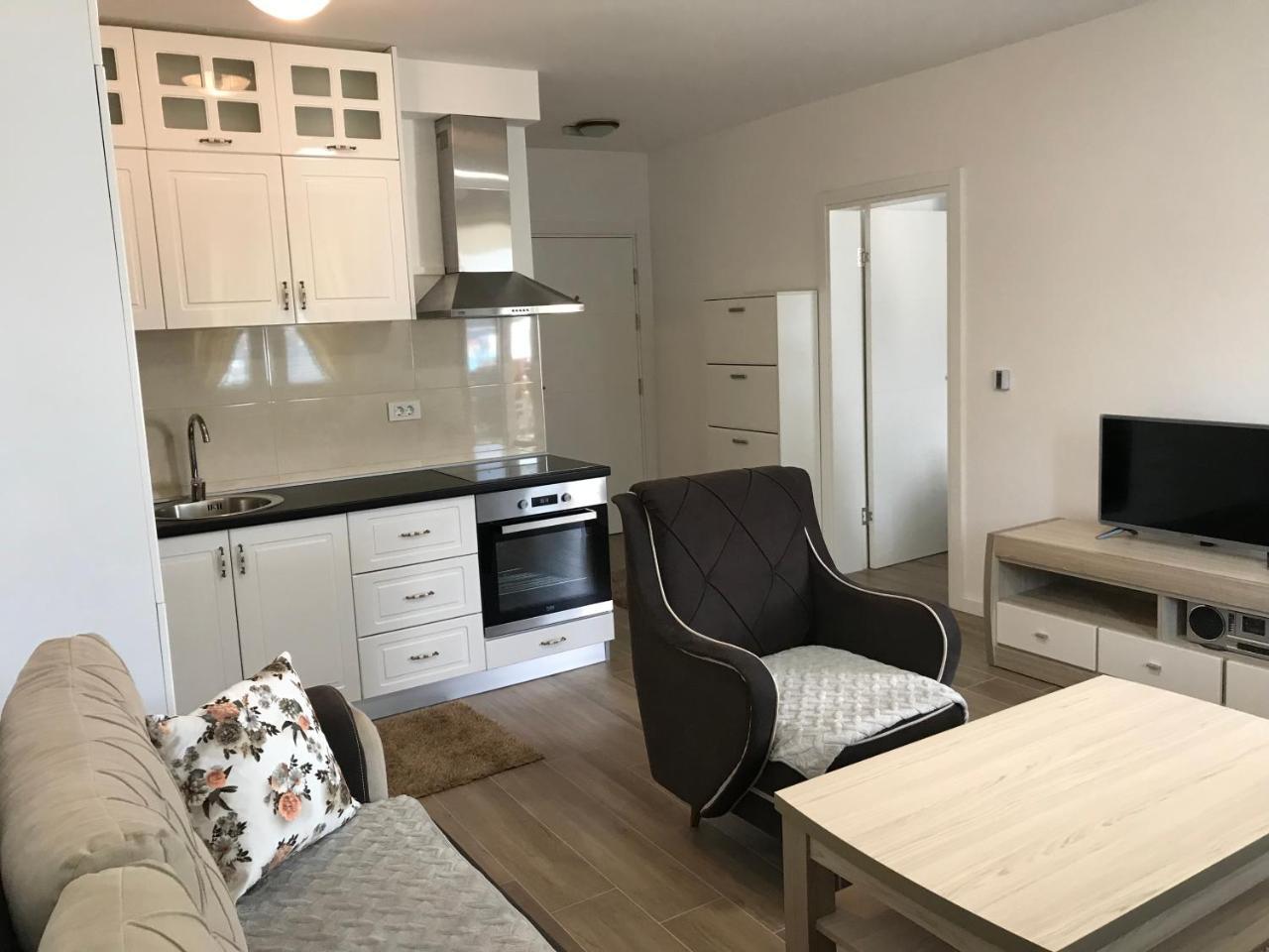 Apartmani Belma Dobra Voda Eksteriør billede